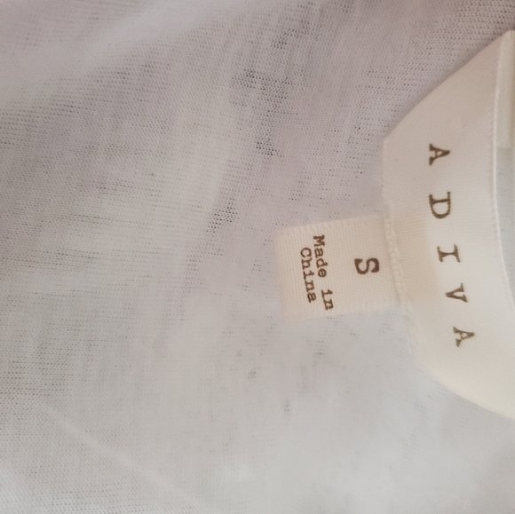 Sleeveless lace neck flowy top - Picture 5 of 7